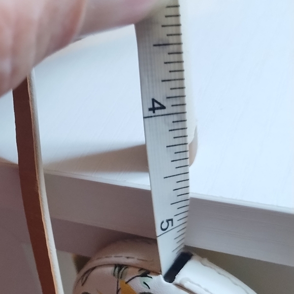 New Schultz heels Women's 8.5B (Nwt) Cream Colored.Photo Show Shadows Not Defect - Picture 12 of 12